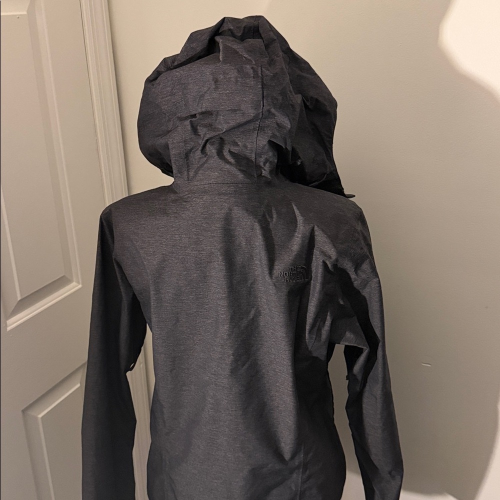 Women's Black Hooded Northface Jacket - Picture 4 of 4